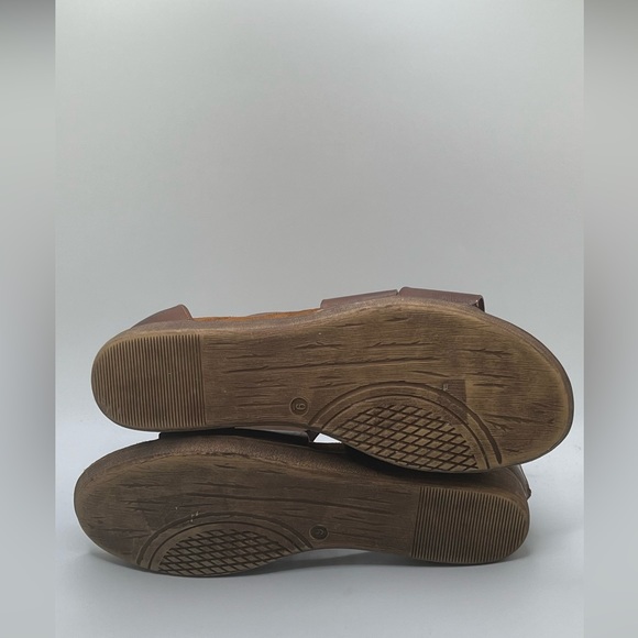 Pierre Dumas Women's Kori Faux Leather Dark Brown Flat Sandals Size 9 - Picture 13 of 14